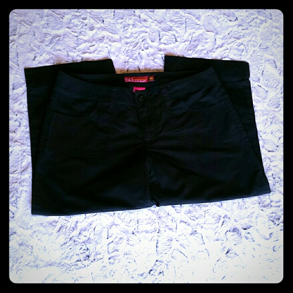 Black capris